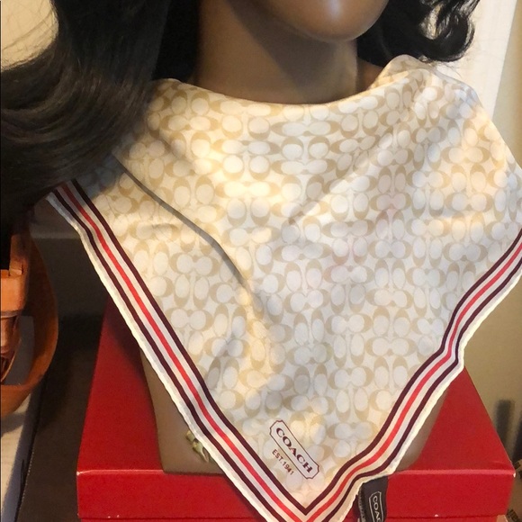 Coach Accessories - The gorgeous coach scarf in cream, a simple elegance for your outfit 😍